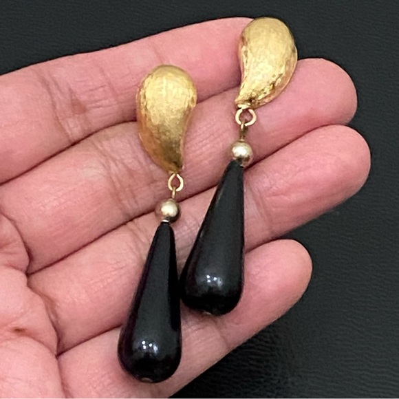 Vintage GIVENCHY Signed Brushed Gold-tone Black Teardrop Dangle Earrings 10.6g - Picture 10 of 14